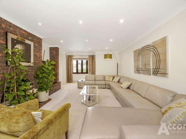 5 bed house for sale
