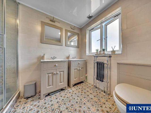 5 bed house for sale