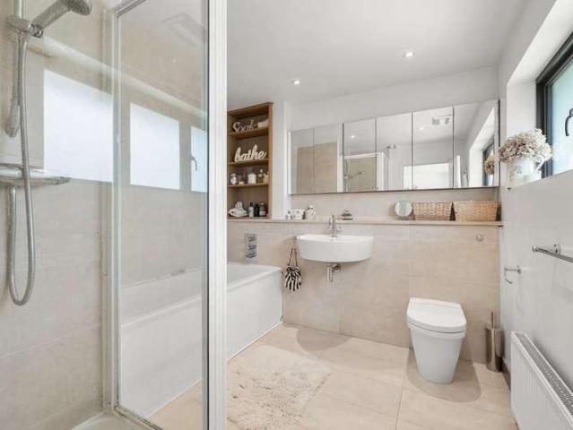 5 bed house for sale