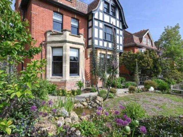 5 bed house for sale