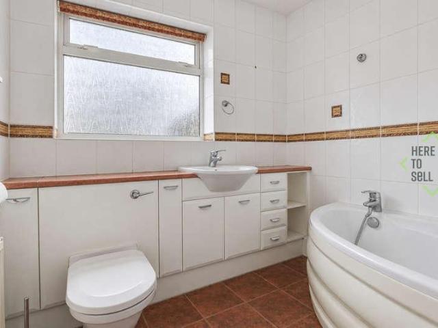5 bed house for sale