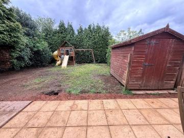 5 bed house for sale