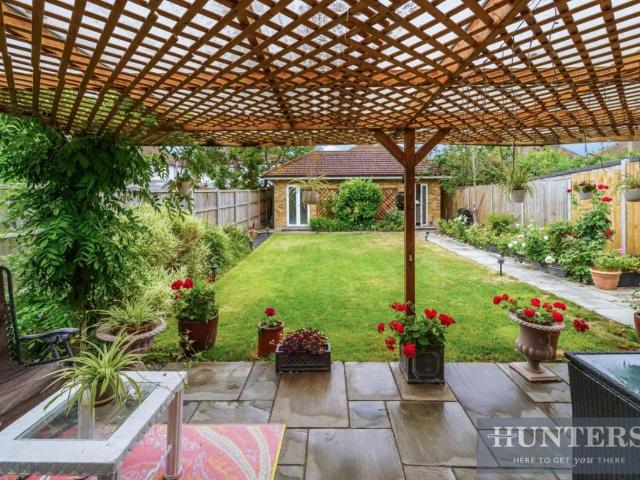 5 bed house for sale