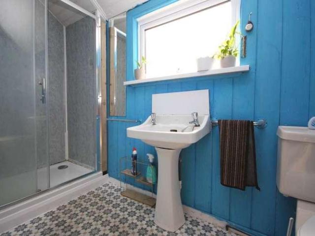 5 bed house for sale