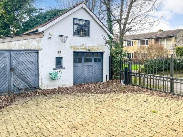 5 bed house for sale