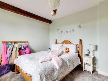 5 bed house for sale