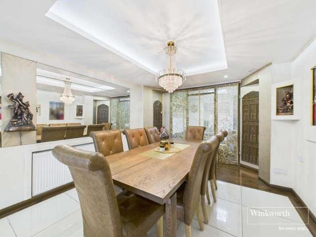 5 bed house for sale