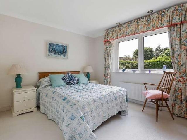 5 bed house for sale