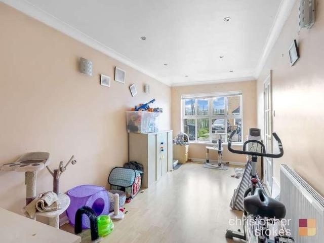 5 bed house for sale