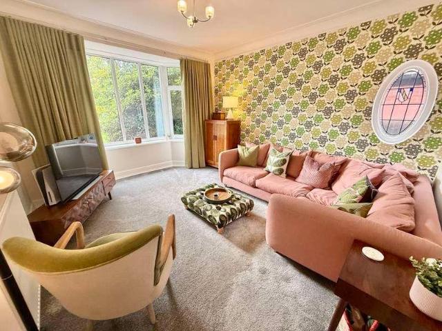 5 bed house for sale