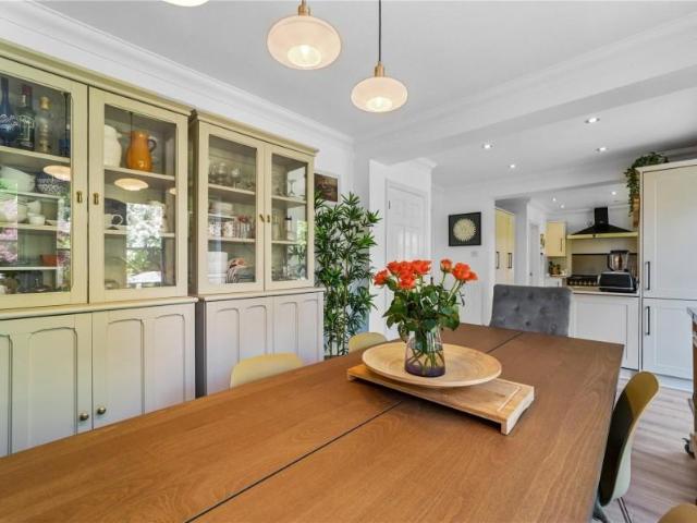 5 bed house for sale