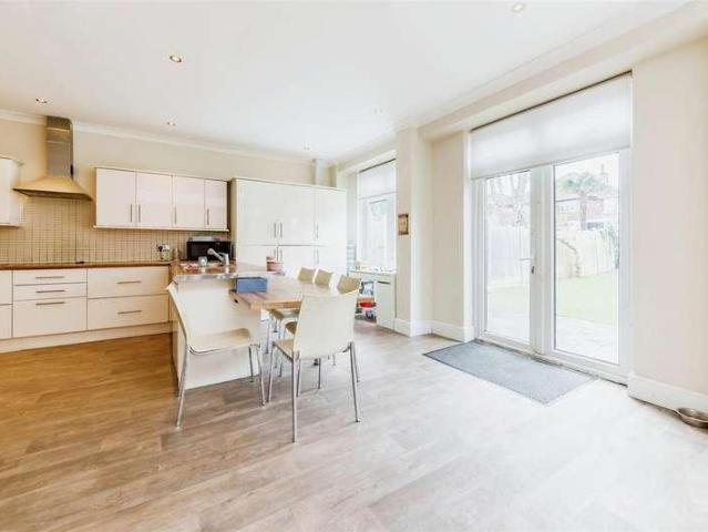 5 bed house for sale