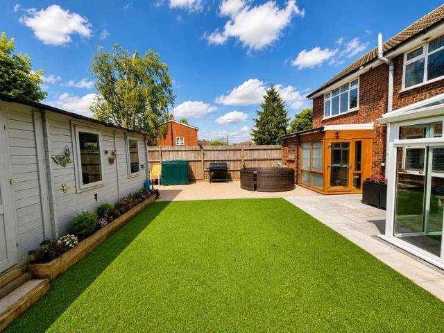 5 bed house for sale