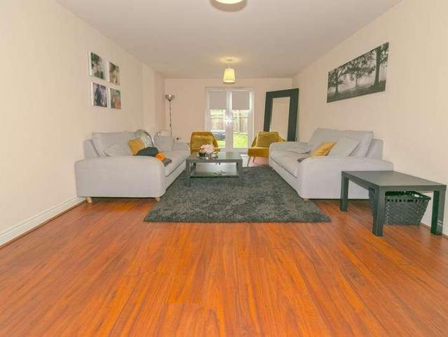 5 bed house for sale