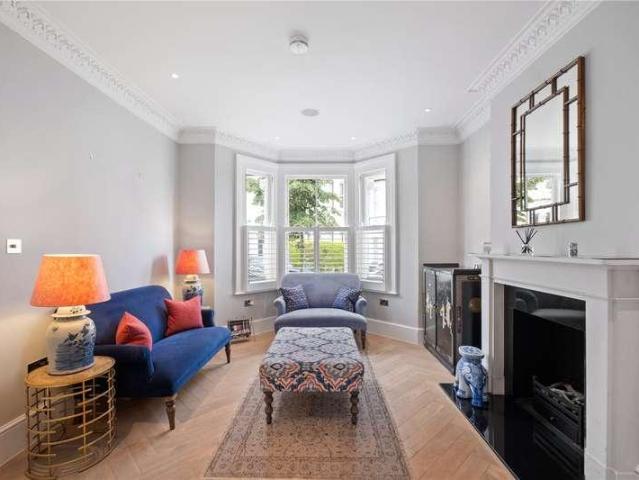 5 bed house for sale