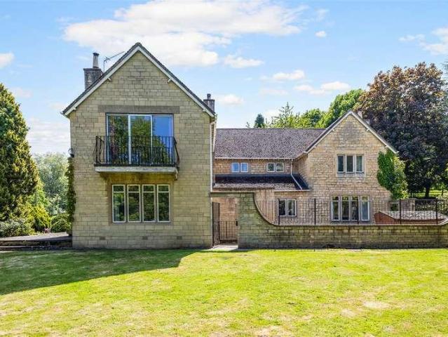 5 bed house for sale