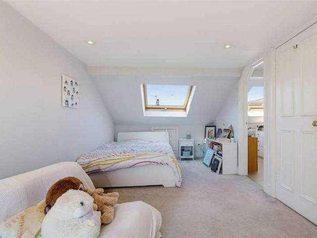 5 bed house for sale