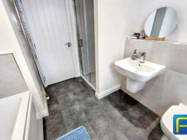 5 bed house for sale