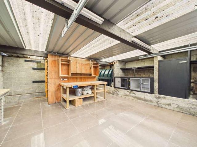 5 bed house for sale