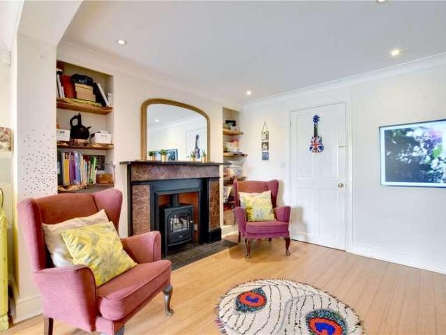 5 bed house for sale