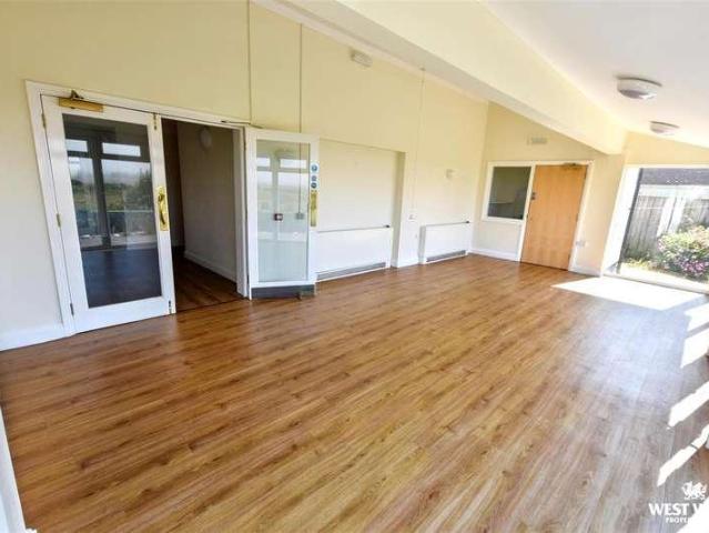 5 bed house for sale