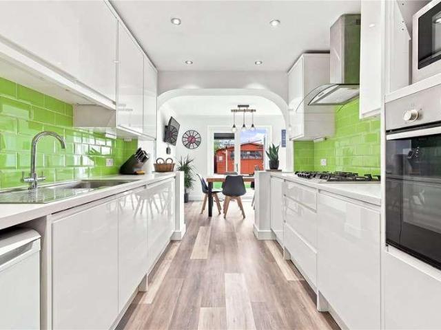 5 bed house for sale