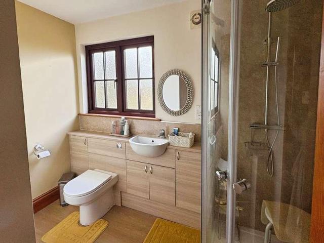 5 bed house for sale