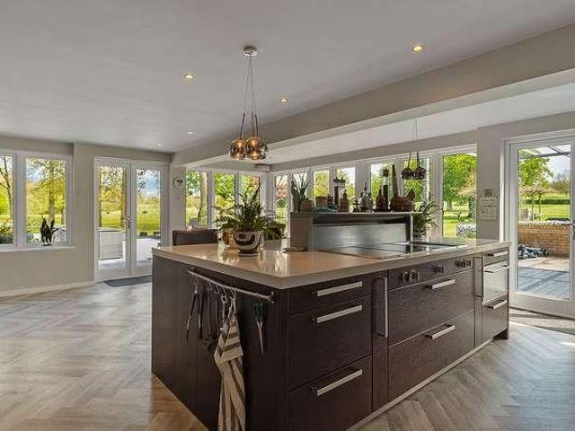 5 bed house for sale