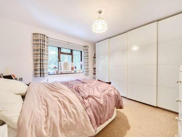 5 bed house for sale