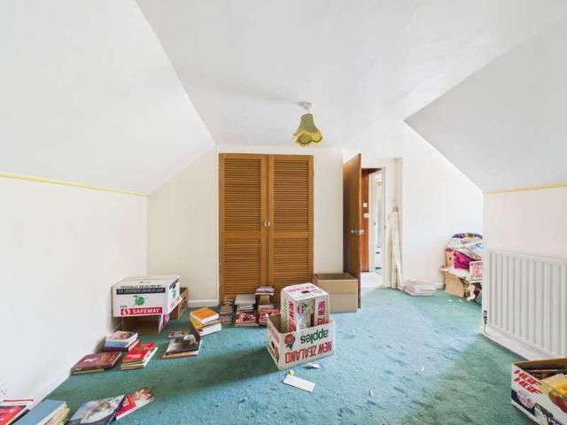5 bed house for sale