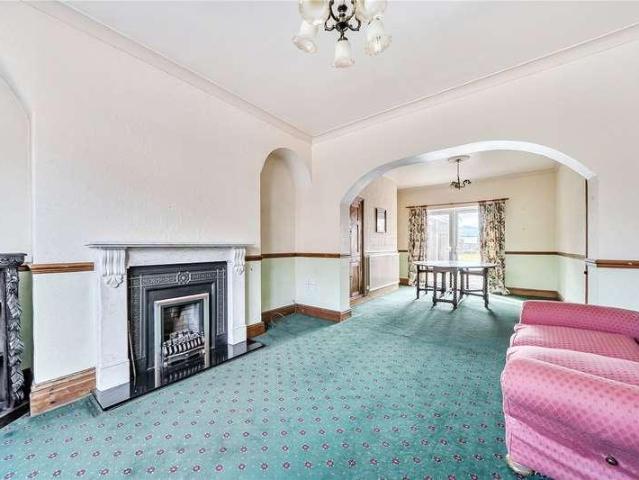 5 bed house for sale
