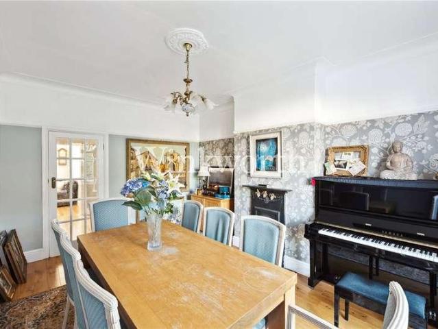 5 bed house for sale
