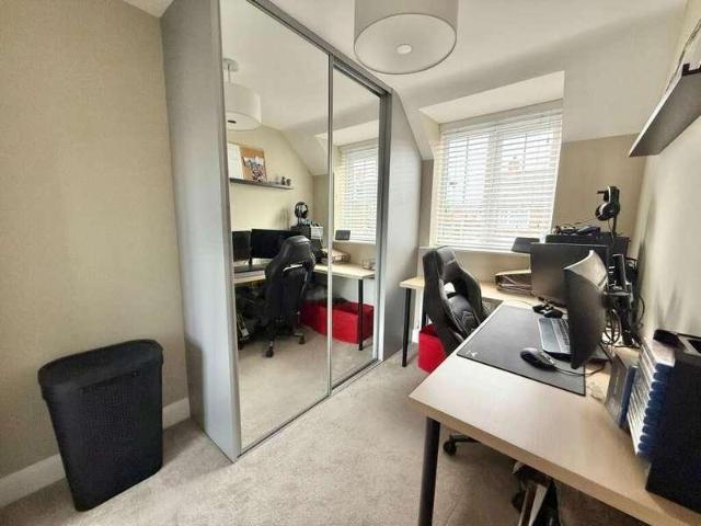 5 bed house for sale