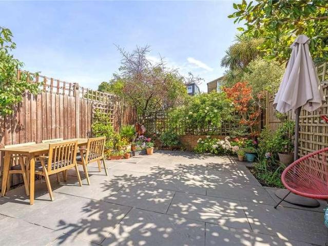 5 bed house for sale