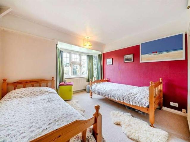 5 bed house for sale