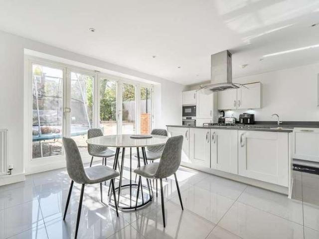 5 bed house for sale