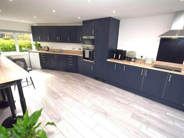 5 bed house for sale