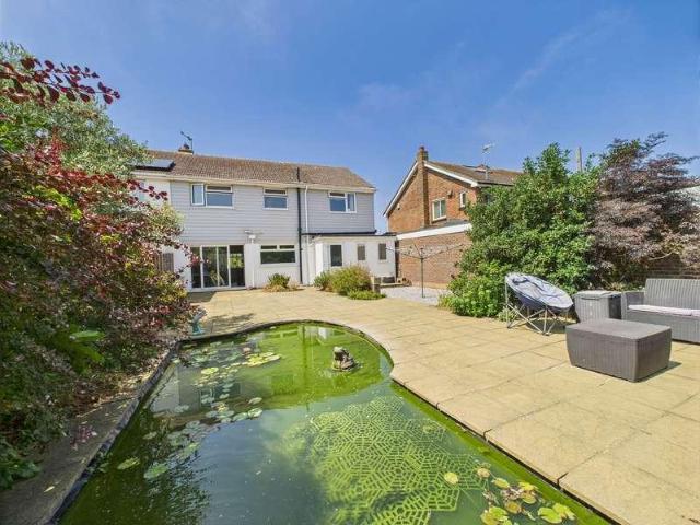 5 bed house for sale