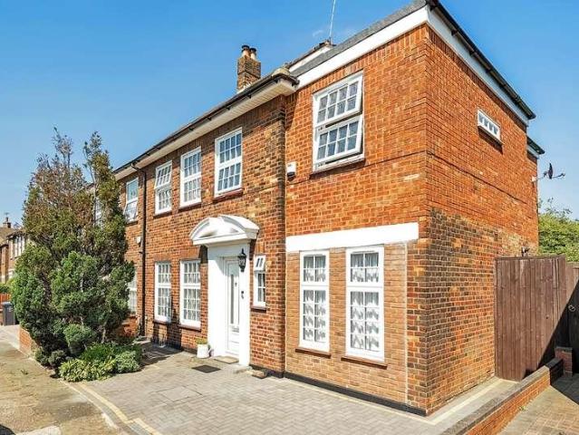 5 bed house for sale