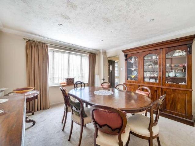 5 bed house for sale