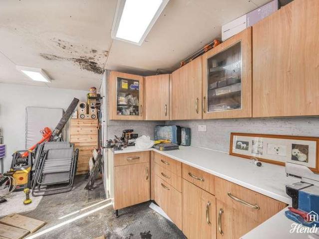 5 bed house for sale