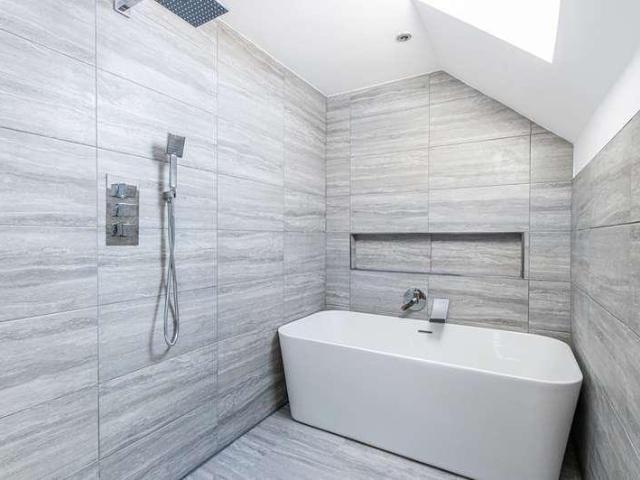 5 bed house for sale