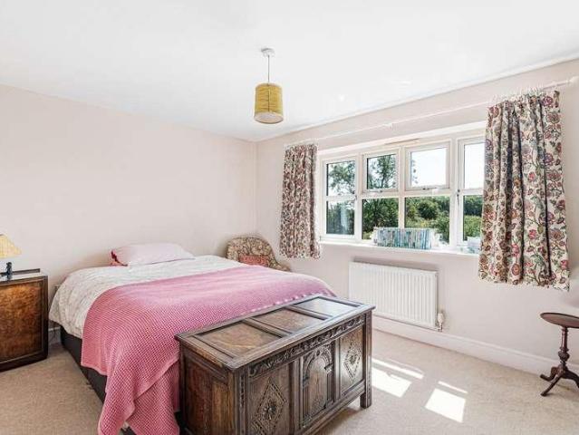 5 bed house for sale