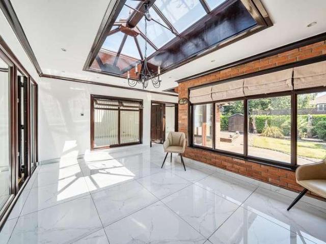 5 bed house for sale
