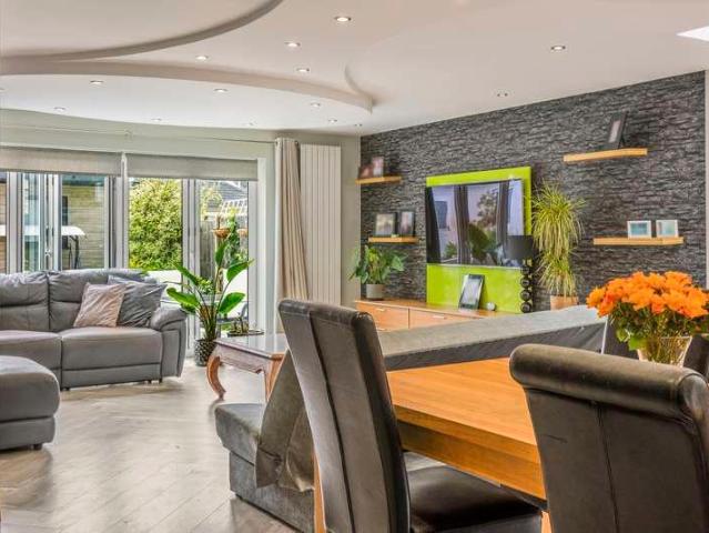 5 bed house for sale