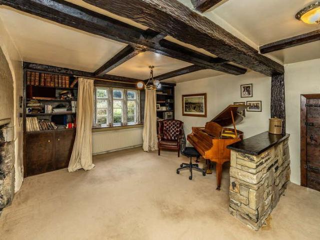 5 bed house for sale