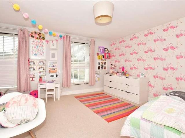 5 bed house for sale