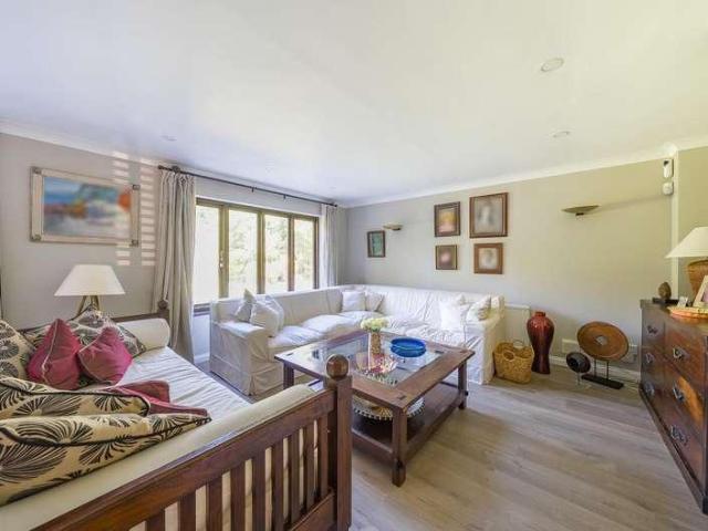5 bed house for sale