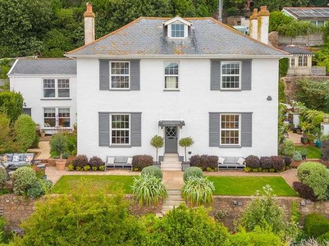 5 bed house for sale