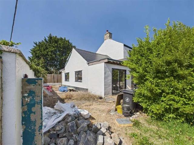 5 bed house for sale